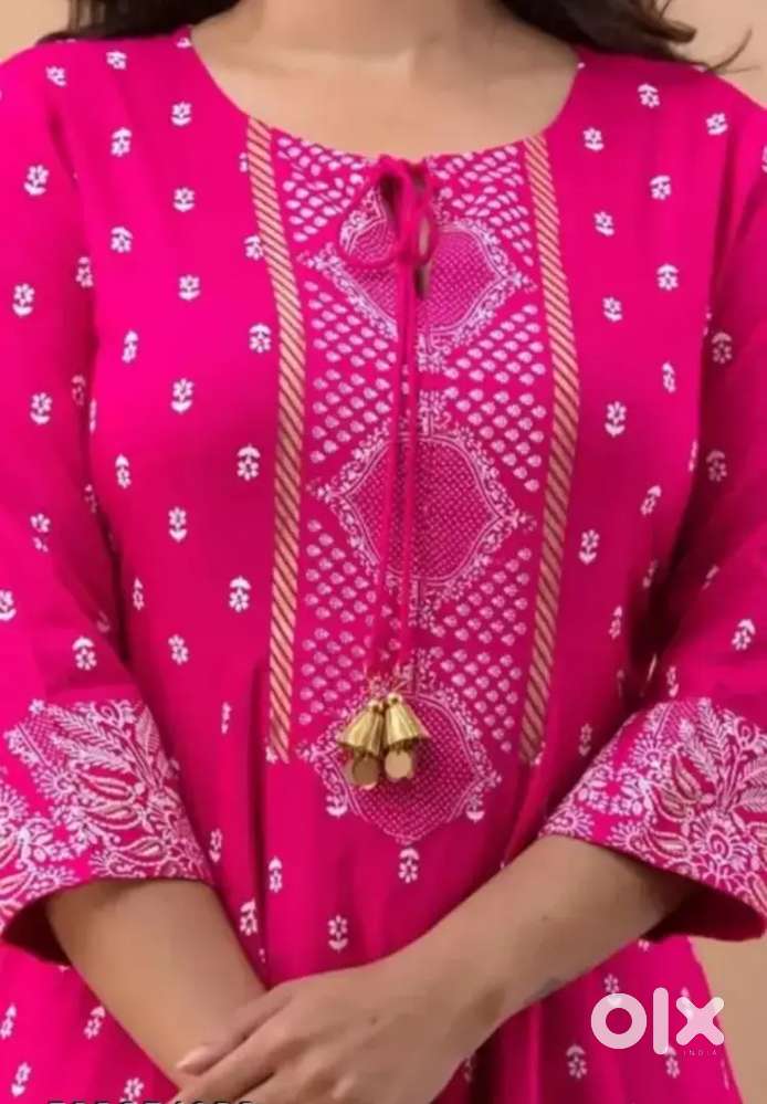 AAKARSHAK Women Rayon Anarkali

Kurti