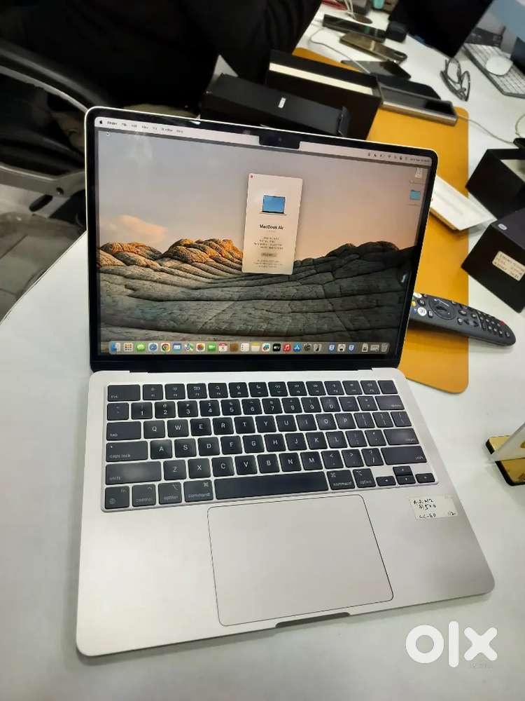 MacBook Air M2 8/512gb excellent condition with charger