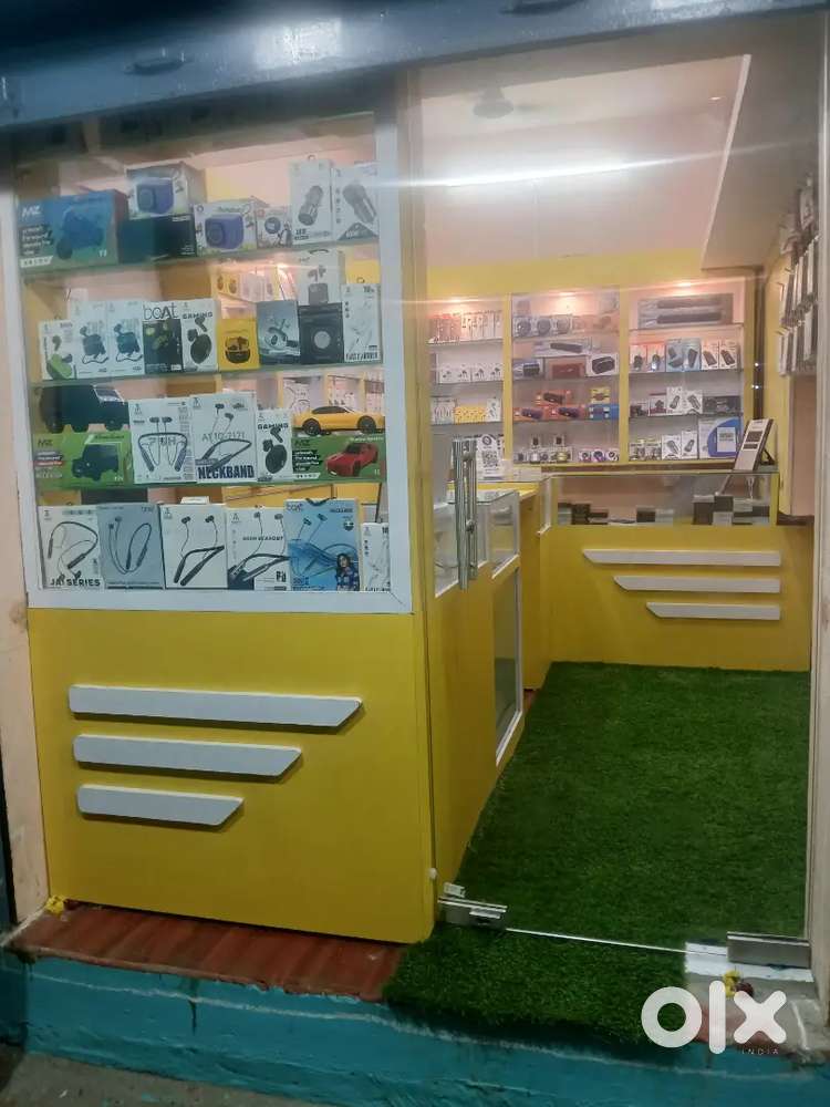 NEED MOBILE SHOP STAFF
