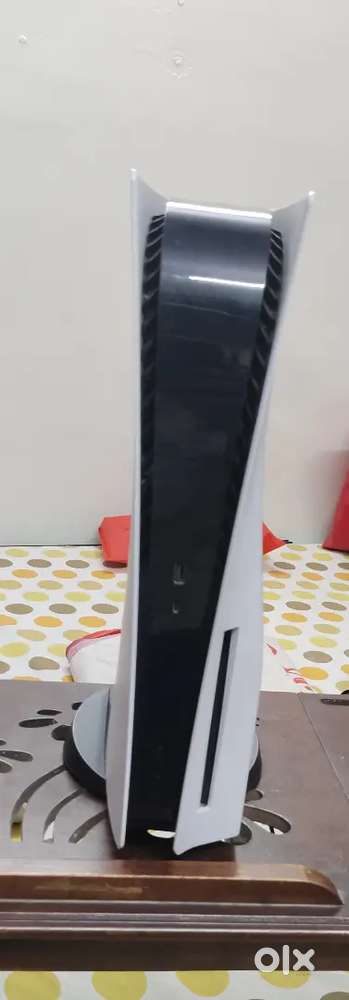 PS5 + Volcanic Red Dualsense + Normal Dualsense + 5 Games