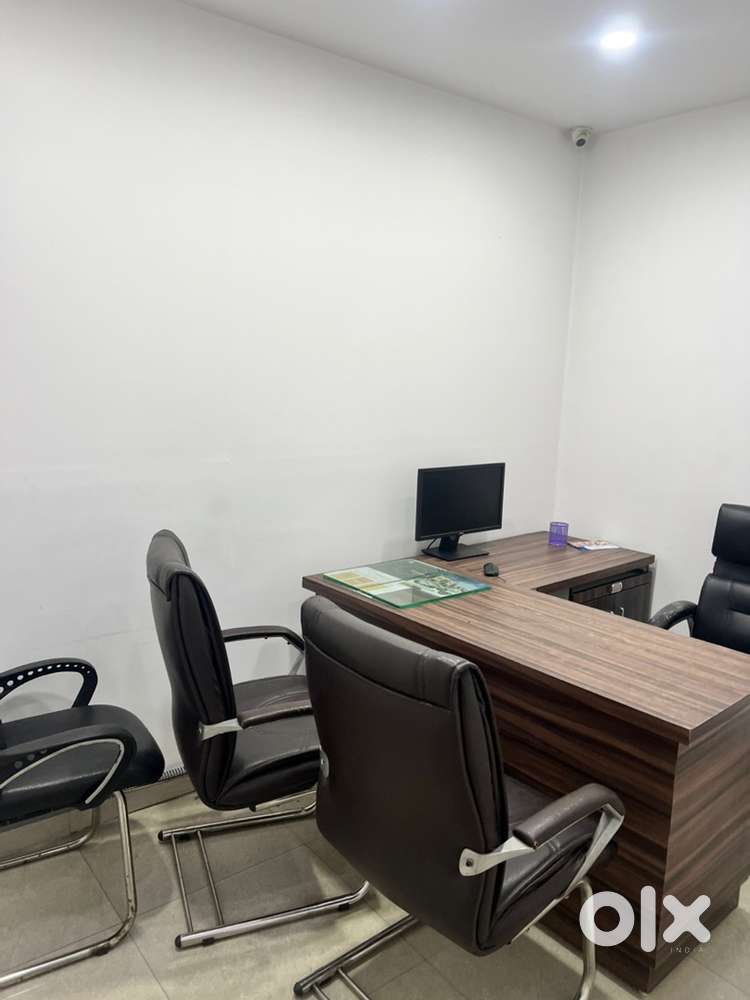 Fully furnished office for rent near kathuata Chauraha Gomtinagar lko
