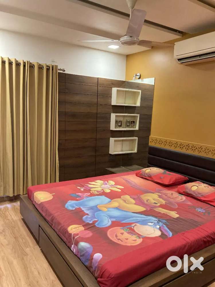 Nice & New 3 bhk full furnished high rise flat near Sadhuvaswani Road