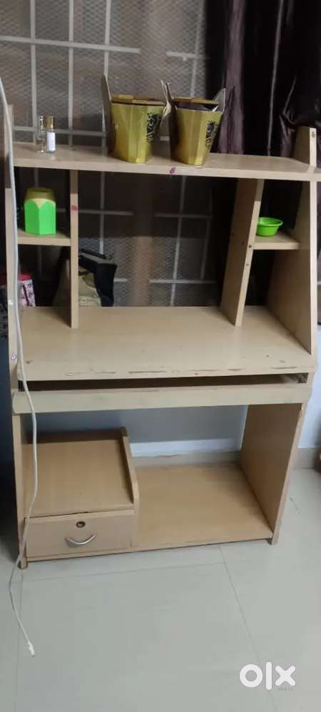 Computer table