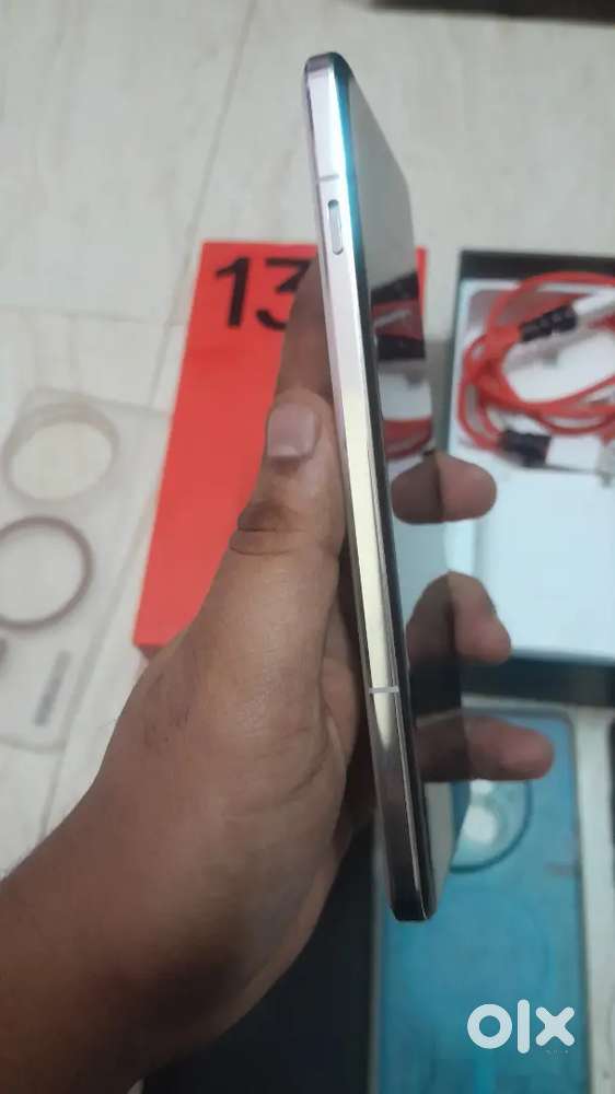 One Plus 13 just 8 months old 12/256 with fullkit phone is brand new