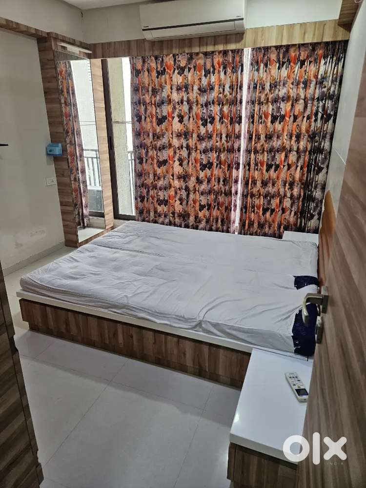 240 yd. Fully furnished flat for rent at Science City.