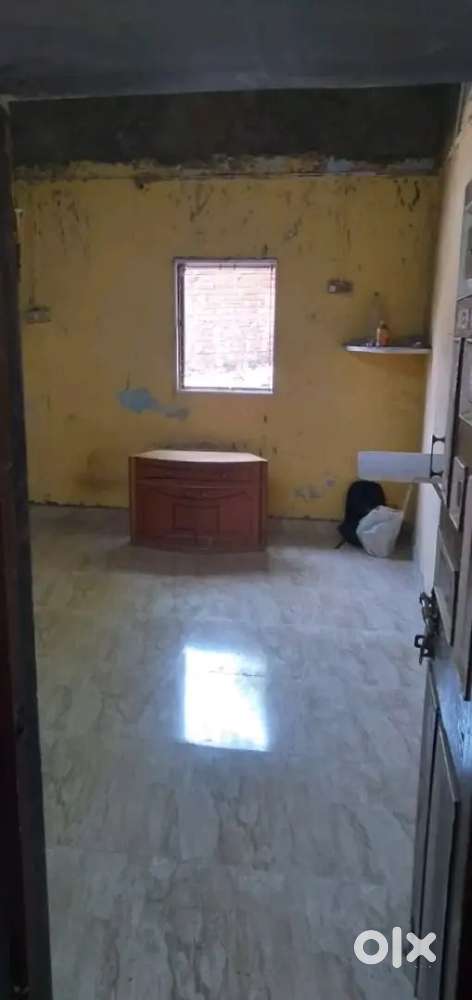 1 Rk with window, toilet, 1st floor corner room