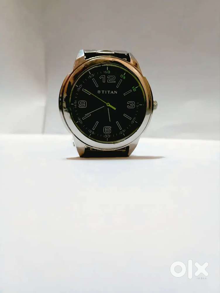 Titan Men’s Analog Wrist Watch – Stainless Steel Strap