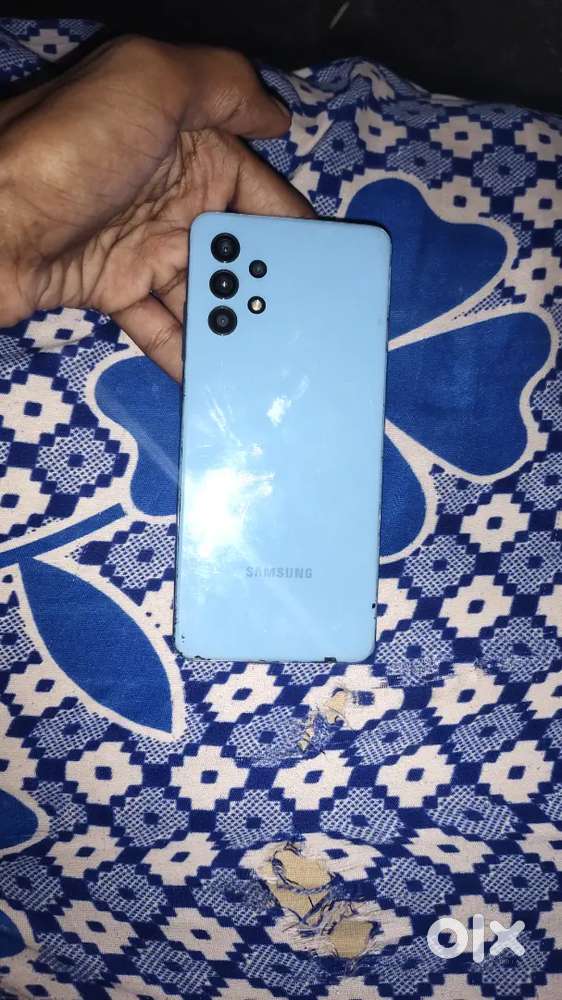 A32,6.1280 mobile back camera pata nahi Laga Hai