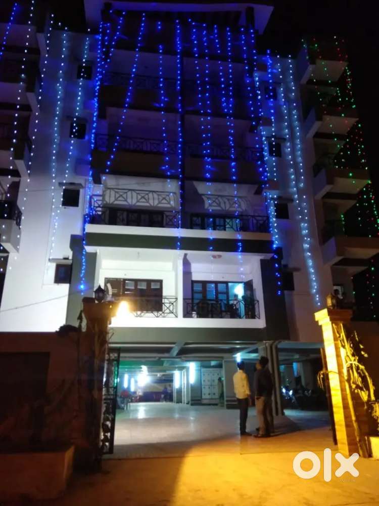 3BHK ka flat available hai.