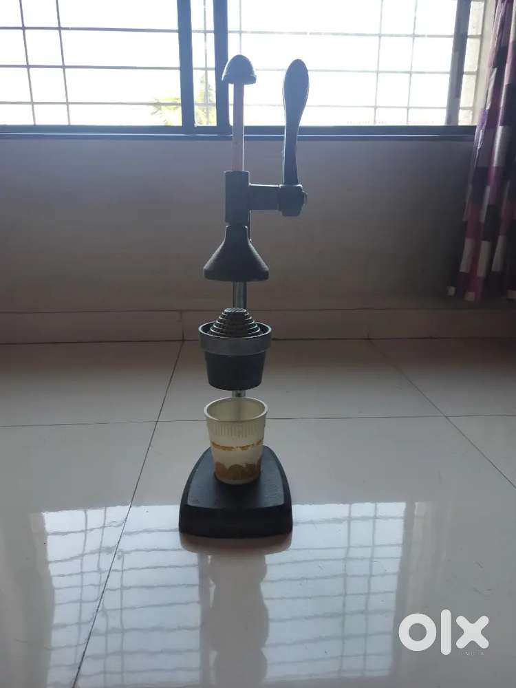 Kalsi hand juicer