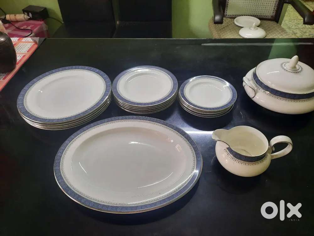 ROYAL DOULTON DINNER SEY