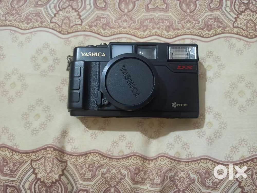 Vintage Yashica Film Camera - A Classic Collector's Gem!!!
