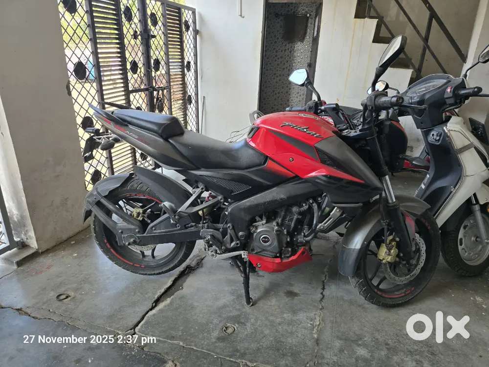 बजाज पल्सर 200 ns