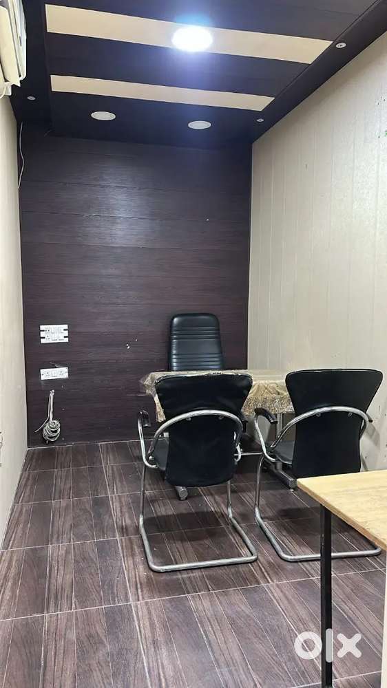 10x10 (COMMERCIAL) OFFICE AVAILABLE FOR RENT AT NEAR JOHAL MARKET.