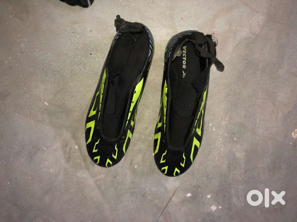 FOOTBALL BOOTS (LEAGUE)