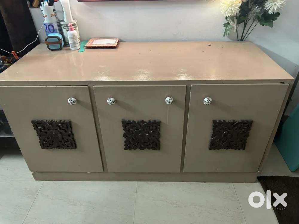 Modern Design Cabinet with Decorative Panels