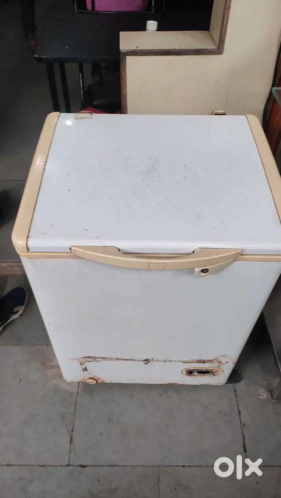 Deep freez Small 105 liter, Compresor chalu chhebut Gas purav vo padse