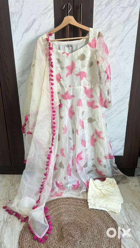 Pastel Floral Organza Suit Set (Worn Once) – With Dupatta & Bottom