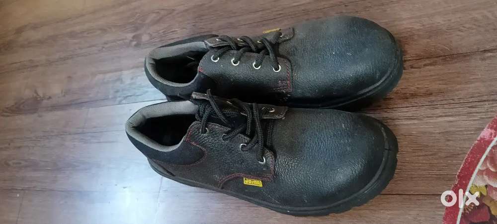 I want to sell my safety shoes 9 num