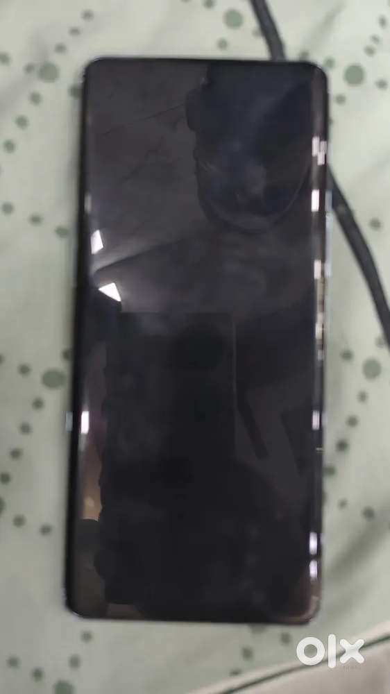 Vivo y 400 pro.. 8 ram 256 internal memory 1 manth old urgent sell