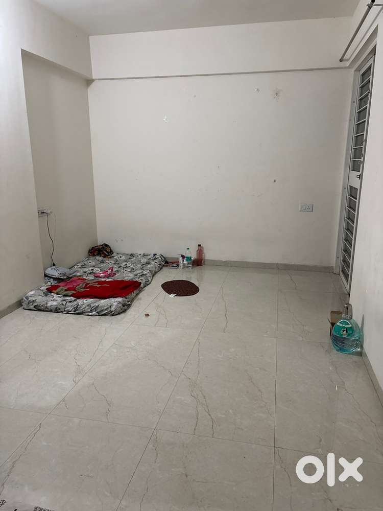 We want female roommate