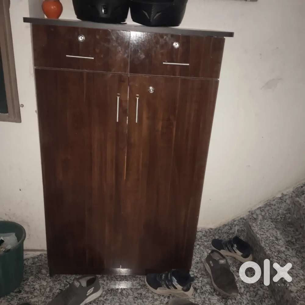 Show rack in brown colour Rs.5000 with 5 rack and 2 drow