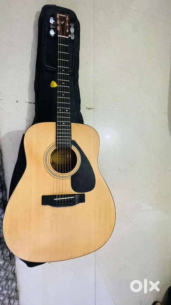 Yamaha Guitar F310 with fishman pickup