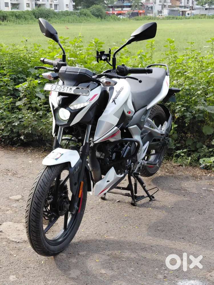 Bajaj Pulsar N150 Premium Sporty Commuter