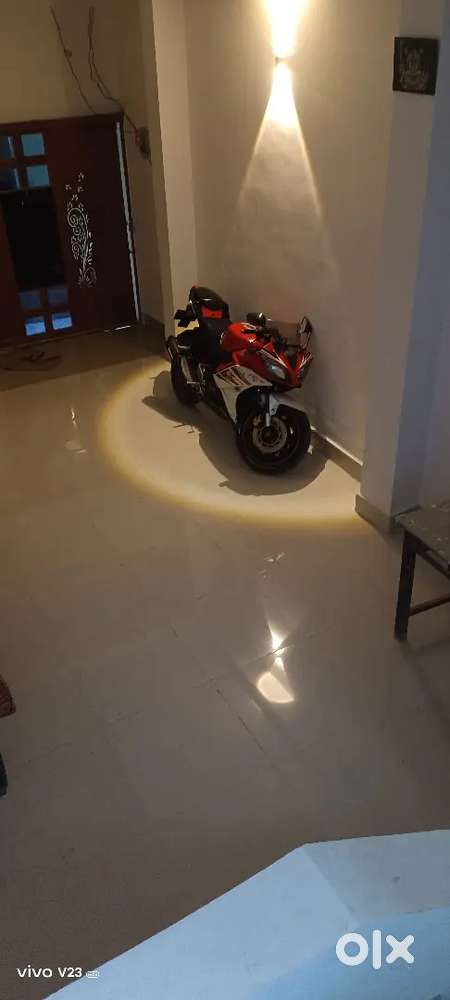 Yamaha R15 v2
