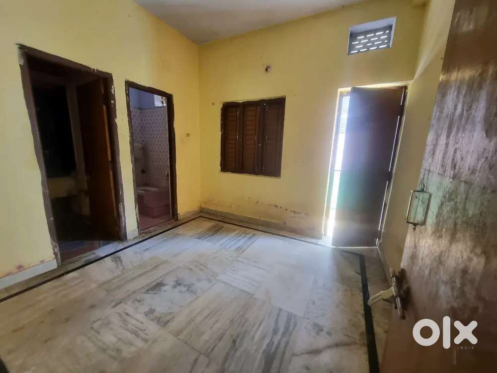 Independent Room@ Bbsr Railway station, 200 meter from main road..