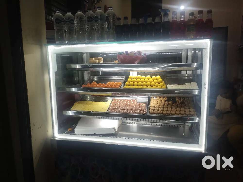 Full AC Cake display counter for brekry use