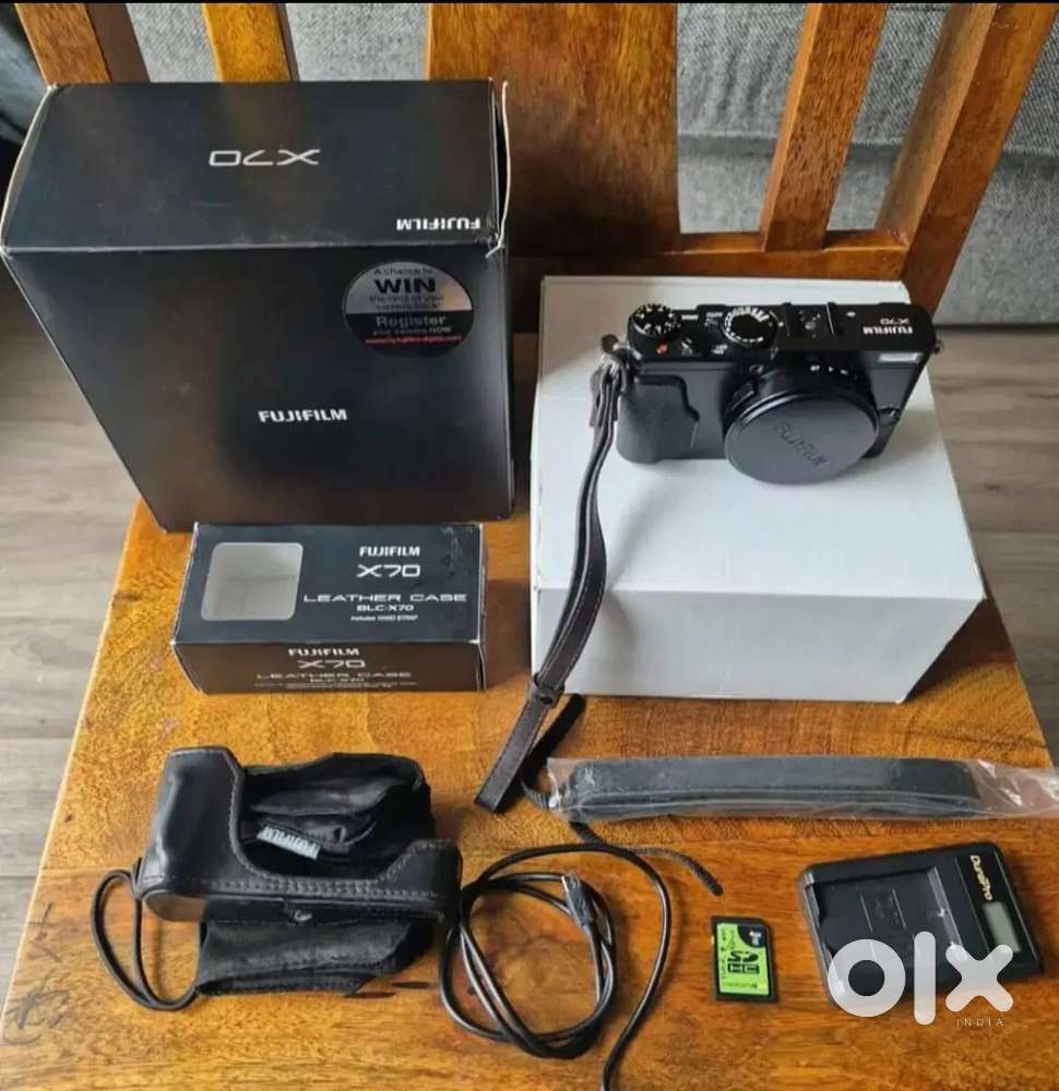 Fujifilm X70 16.3 MP Digital Camera - Black