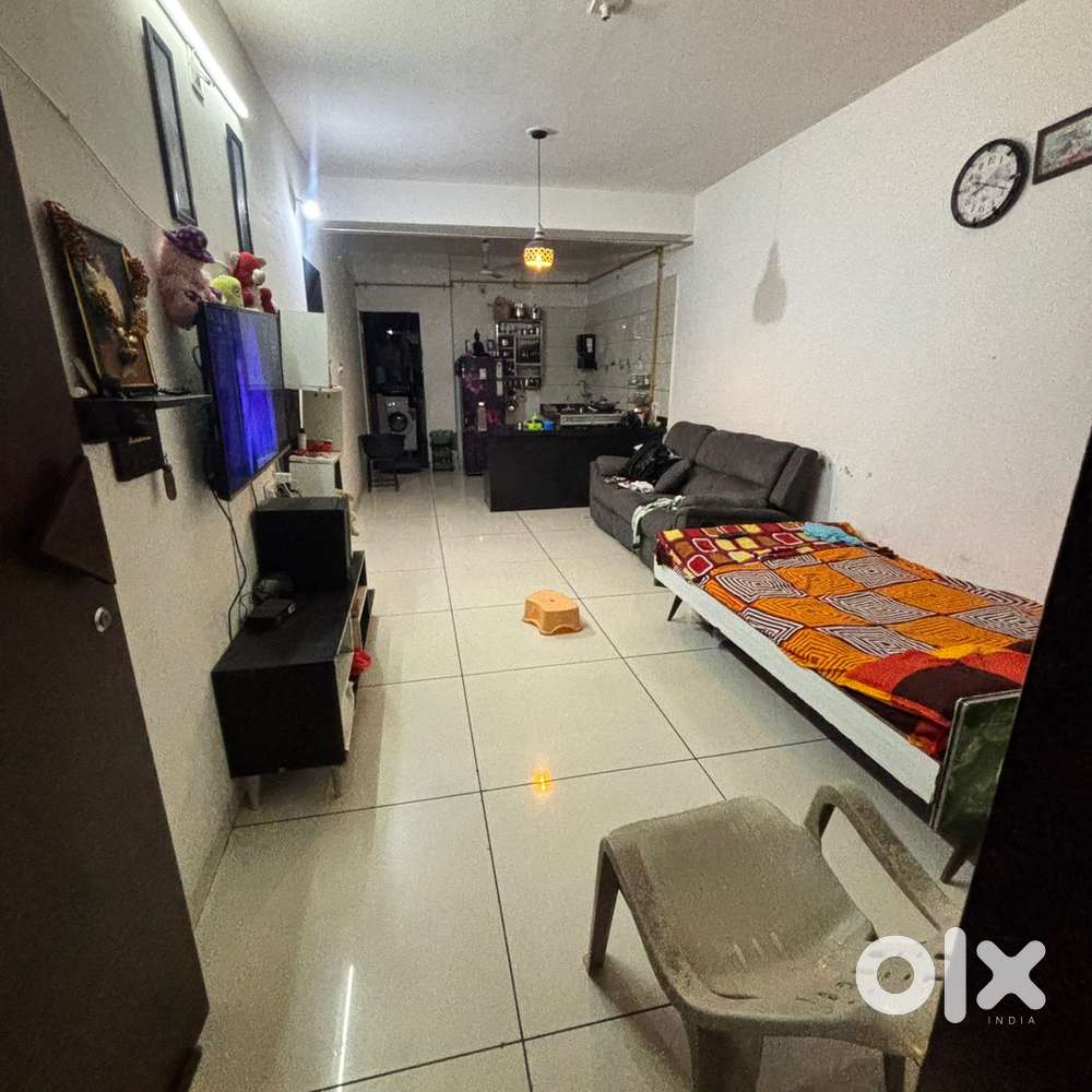 Walkable distance to mainroad , near by school