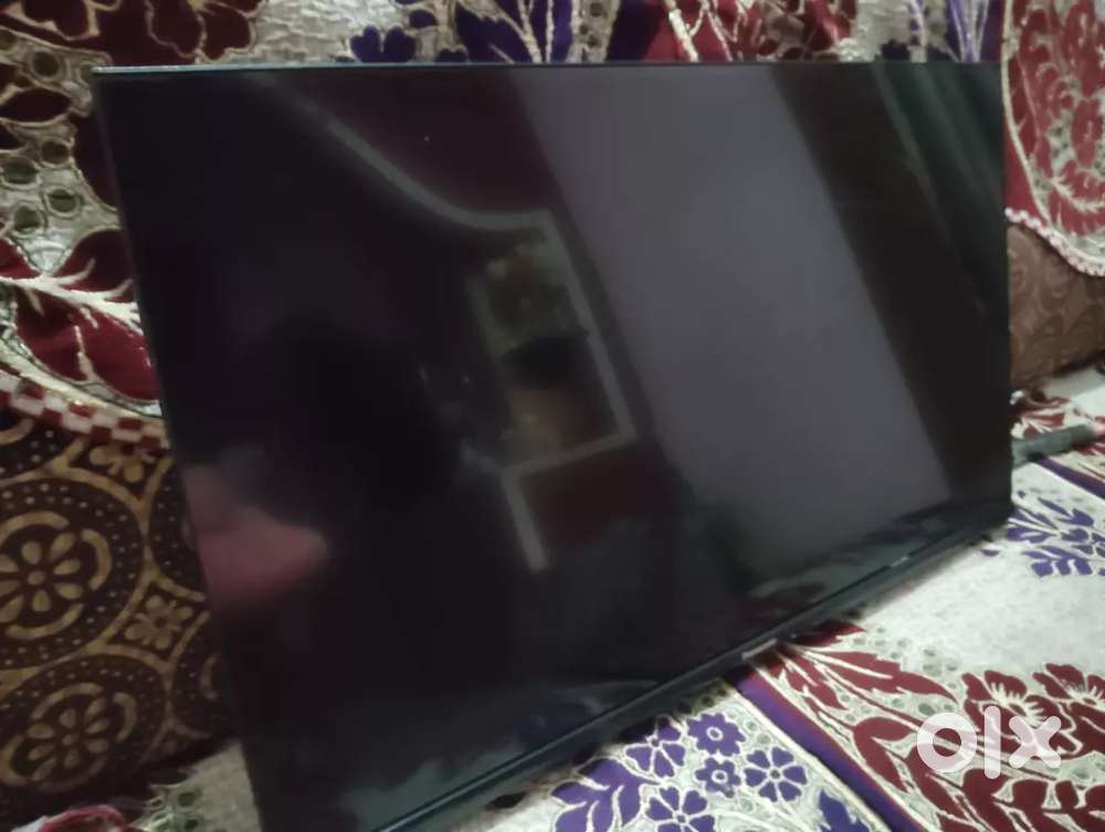 FOR PARTS: Panasonic 32-inch TH-32GS490DX LED Smart TV (Damaged Panel)