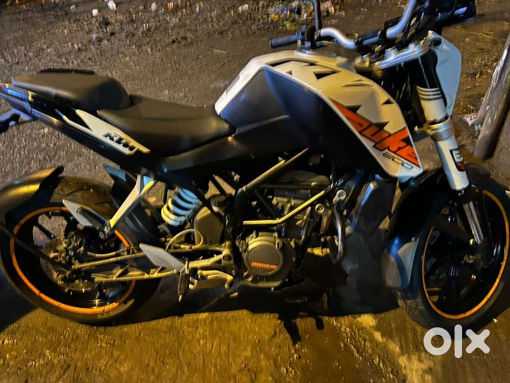 Brand New Condition with all service centre service record