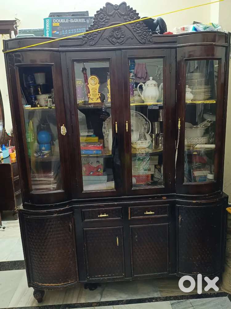 Showcase, Mailadan.  Sagvan wood Urgent sale