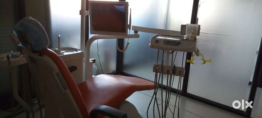 Dental clinic receptionist (female )