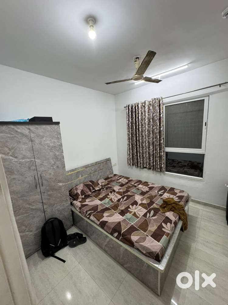 Sharing room in 2 bhk flat