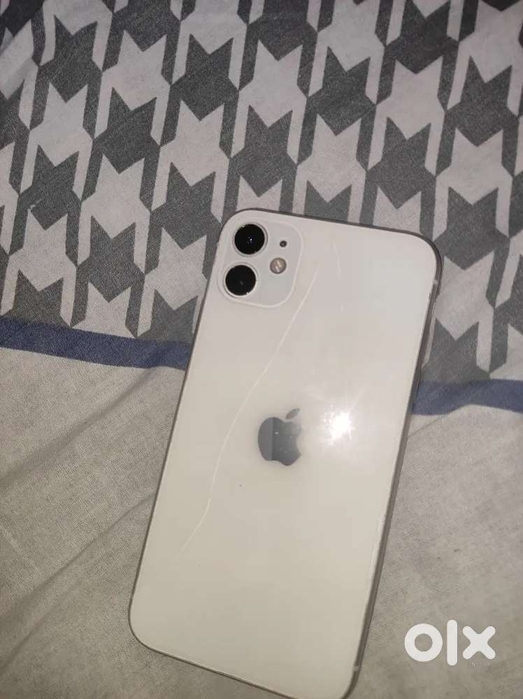 (fixed price) iphone 11.128gb white ,battery changed/display changed