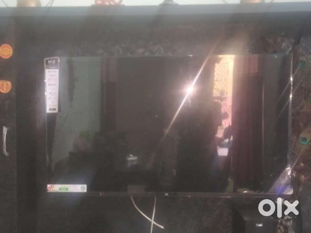 Vise tv 43 inch 4 month old display broken need to exchange display