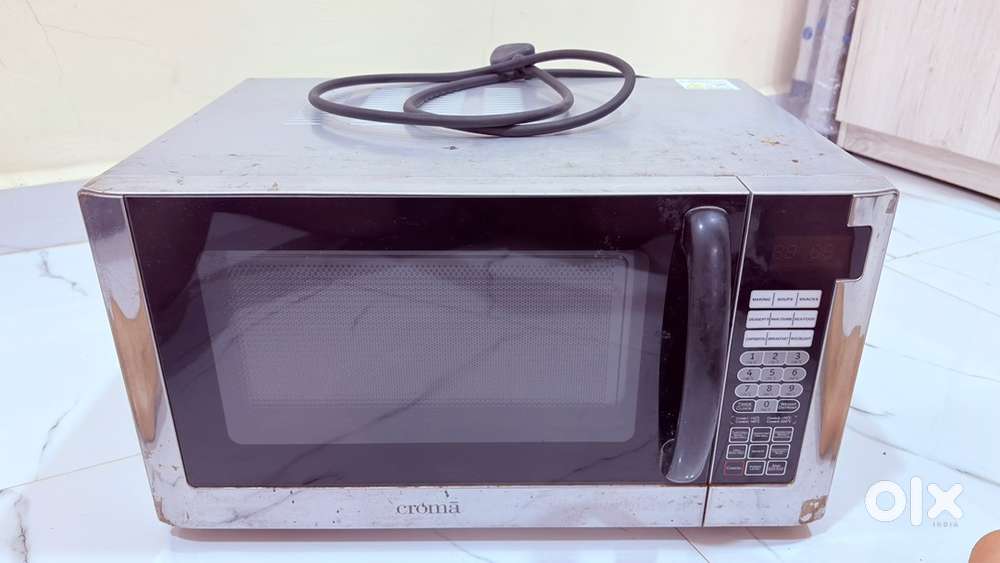 Croma Microwave 30L with Grill 30 Litres
