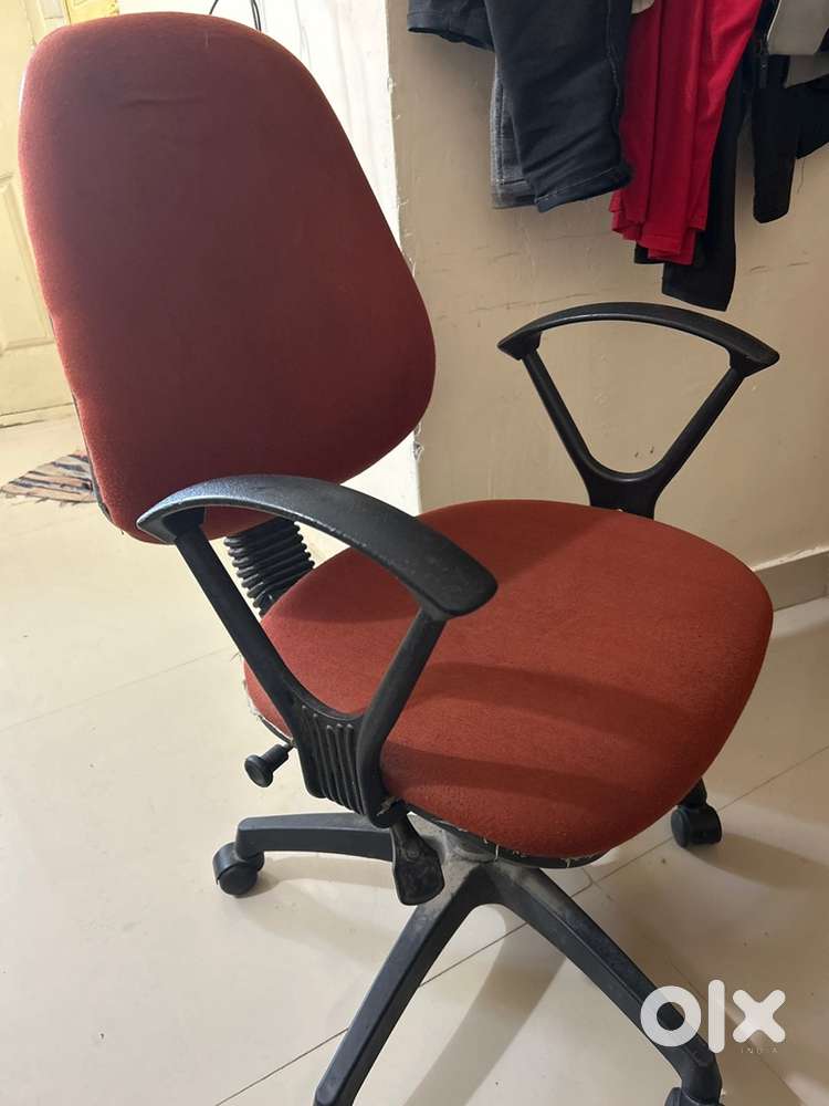 Soft cushioned seat and back for long sitting comfort