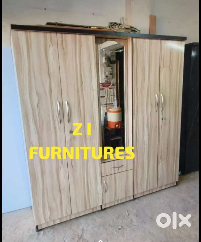 Z I FURNITURES 5 DOOR WARDROBE WITH DRESSING