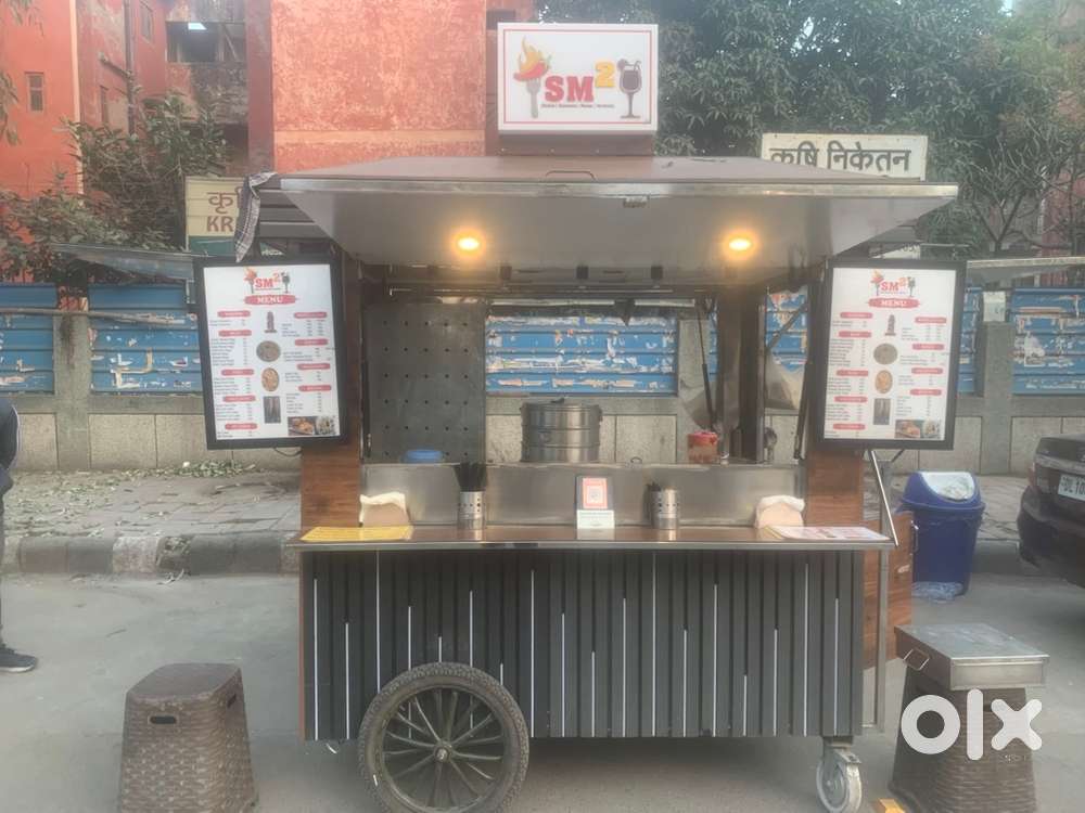 Heavy food cart with 2 burners and 1 frier and shawarma machine inbu