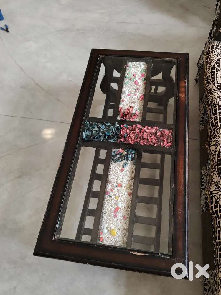 5 seater sofa and and drawing table (size appx 21x41 inch)