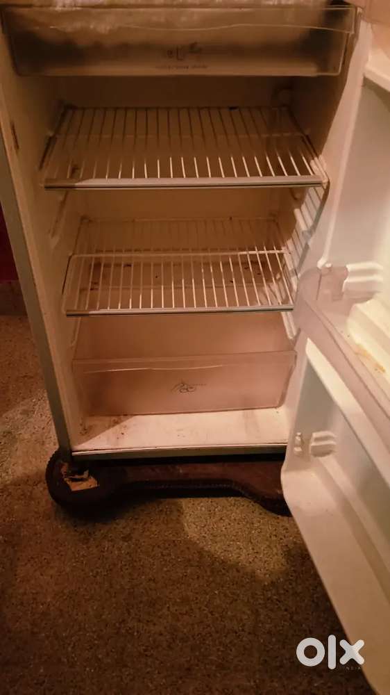 Good frildge we are used but the fridge was in good condition and rufe