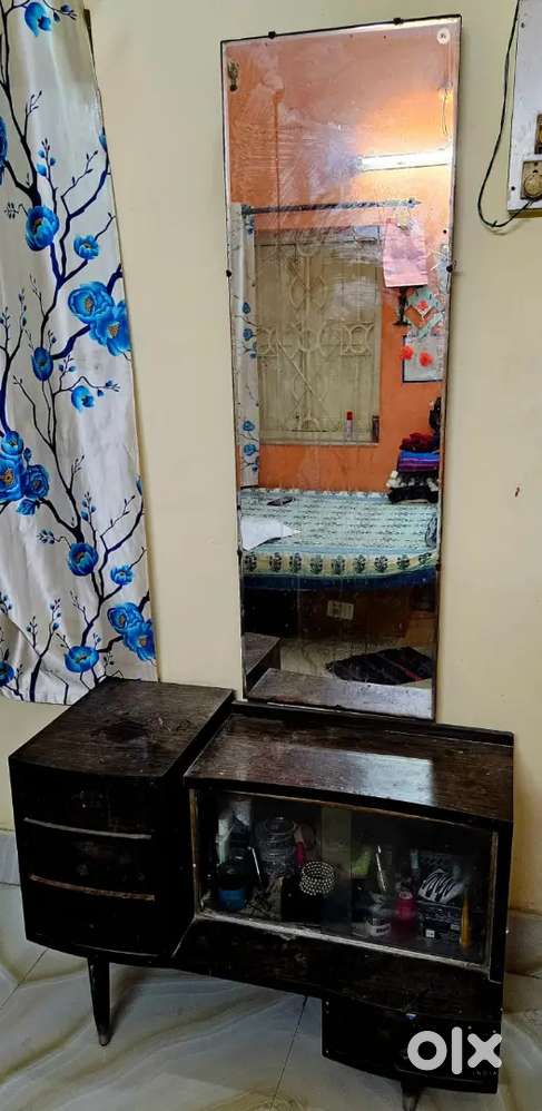 Solid Wooden Dressing Table with Storage and Mirror