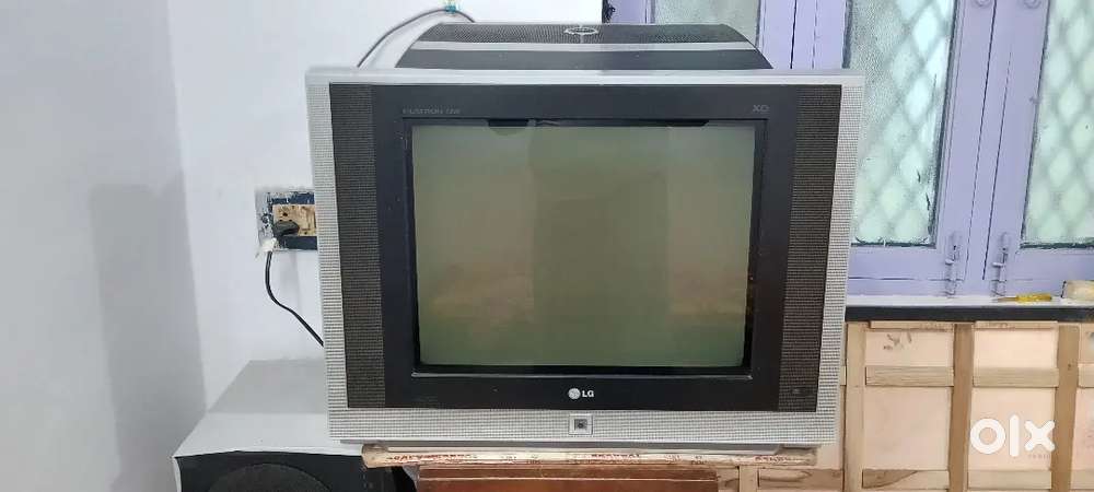 Sell LG FLATRON 1200 XD WITH SUBWOOFERS TV .