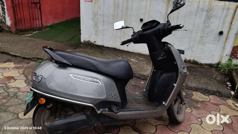 UG 2025 TVS iqube (7800 km ) , want to sell urgent