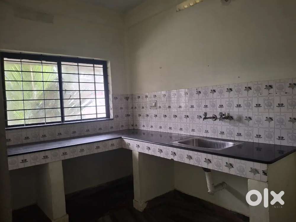 1BHK 2nd floor Apartment walking distance 11,000 ₹ Near Kaloor jn.